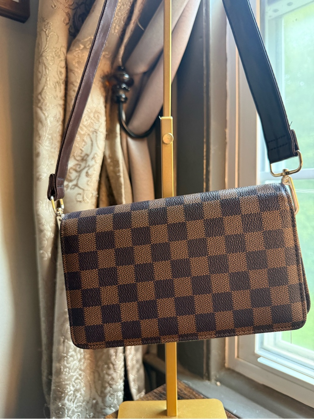 Checkered Brown Women’s Crossbody Bag with Adjustable Strap